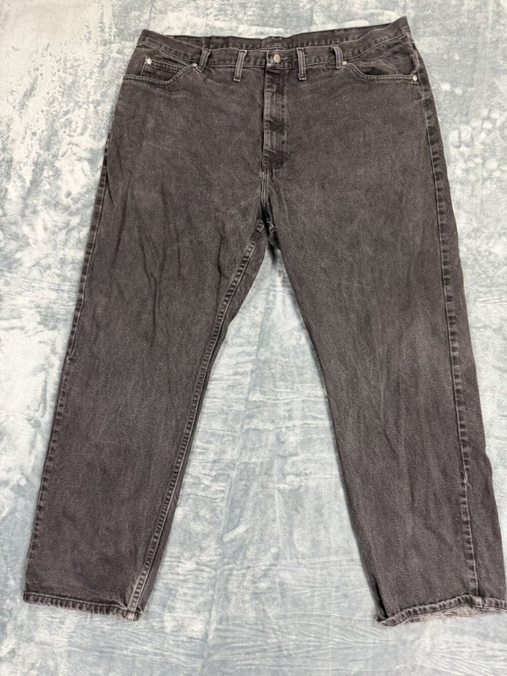 Levis Mens Black Denim Jeans Relaxed Fit Size 42x32 Distressed Hem Pre-Owned